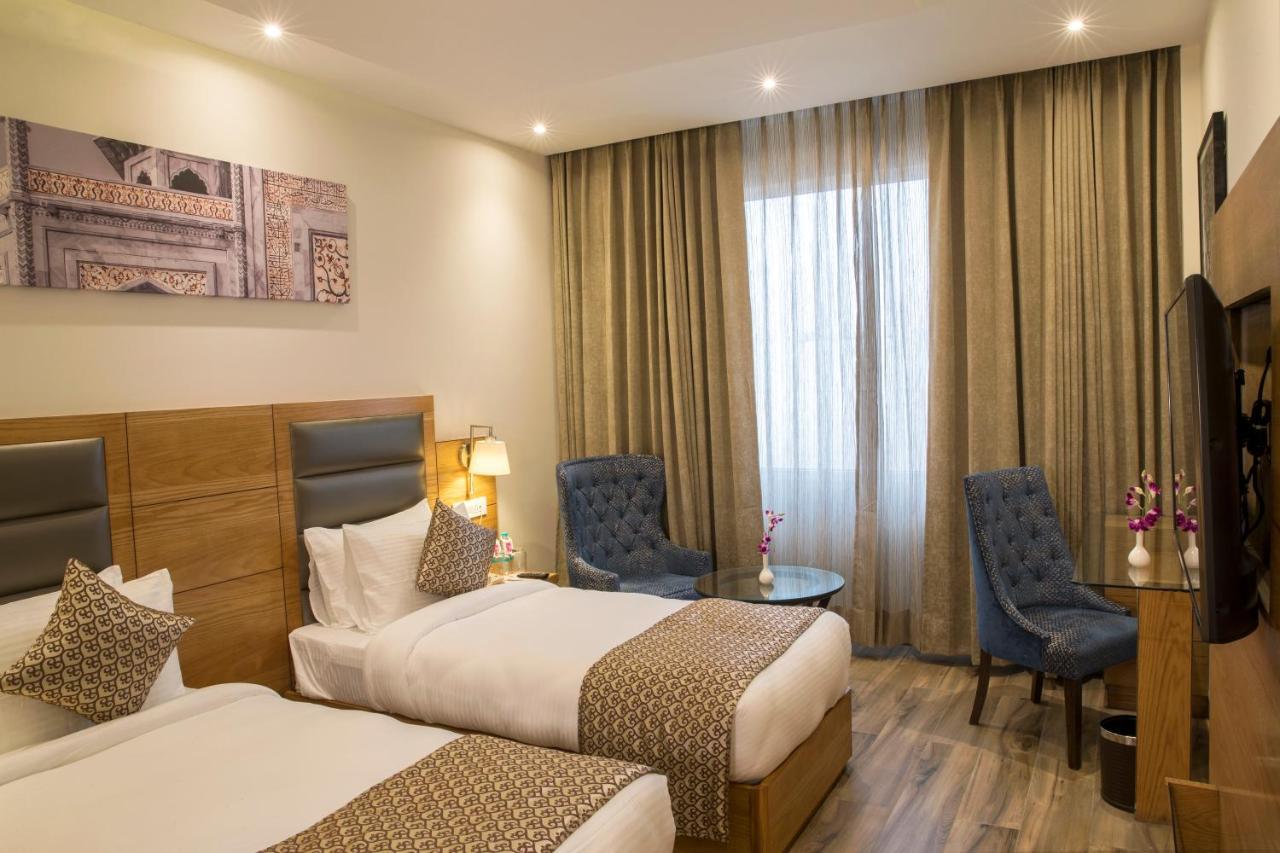 Regenta Central Cassia Zirakpur Chandigarh Bagian luar foto