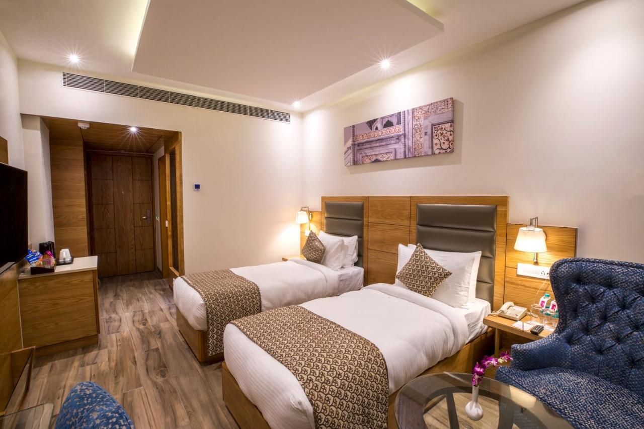 Regenta Central Cassia Zirakpur Chandigarh Bagian luar foto