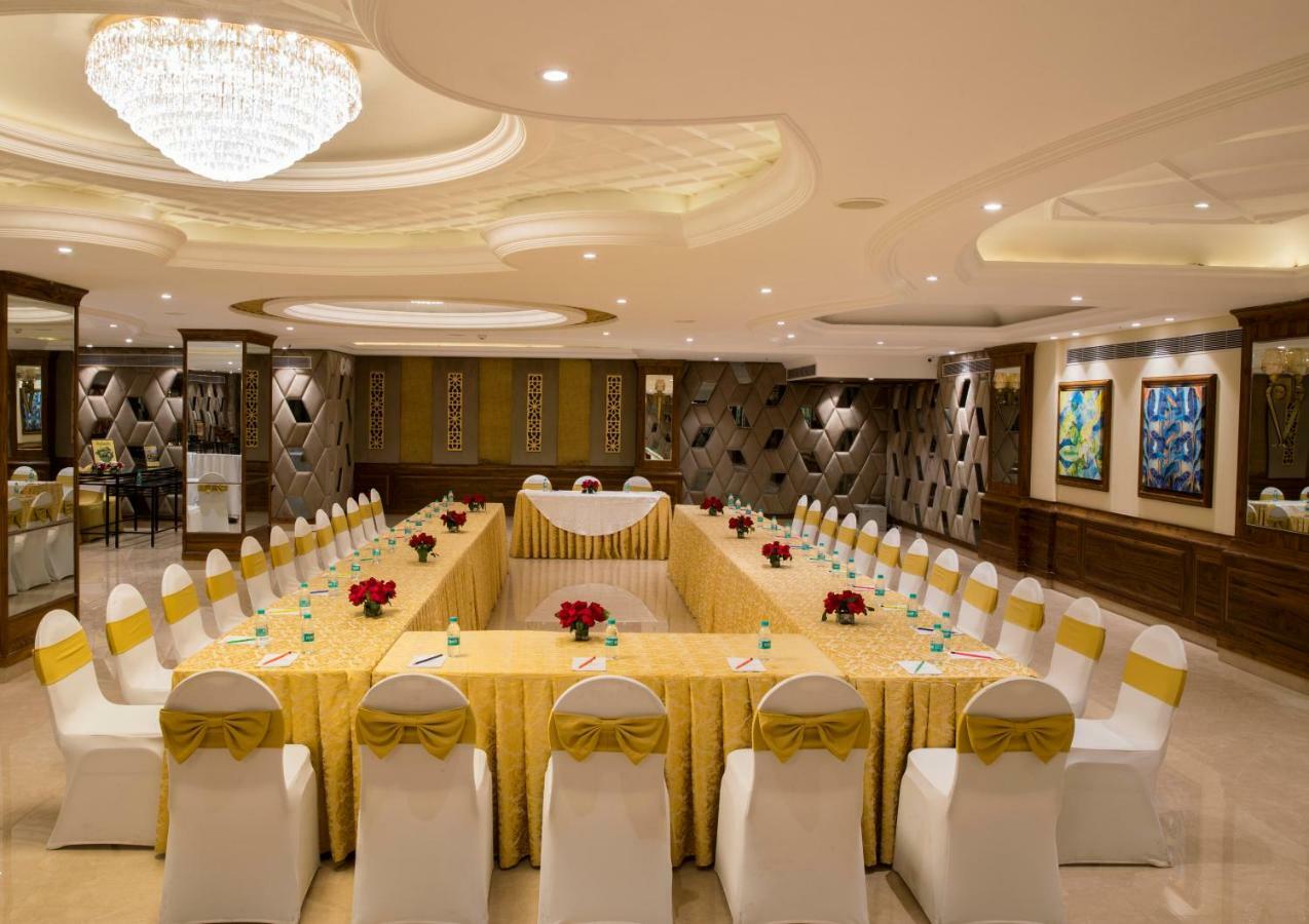 Regenta Central Cassia Zirakpur Chandigarh Bagian luar foto