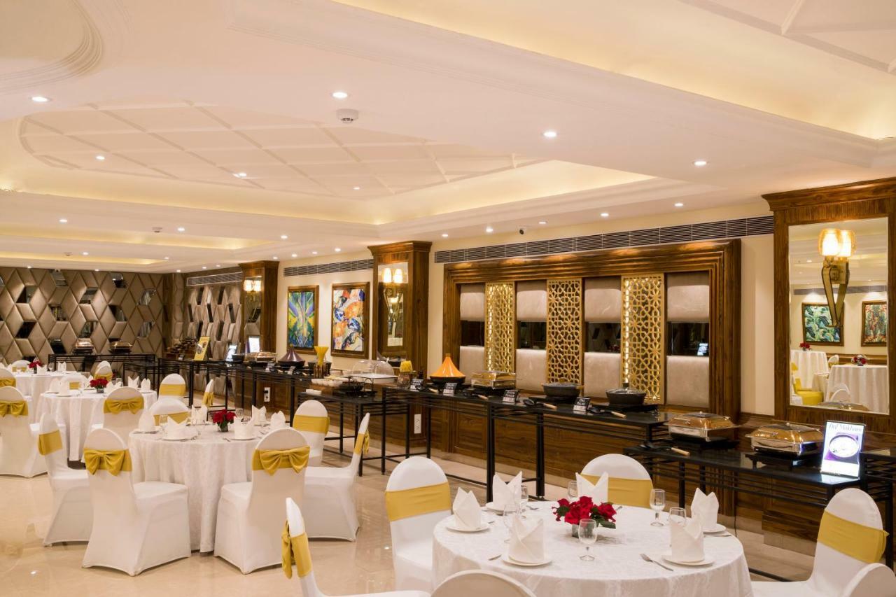 Regenta Central Cassia Zirakpur Chandigarh Bagian luar foto
