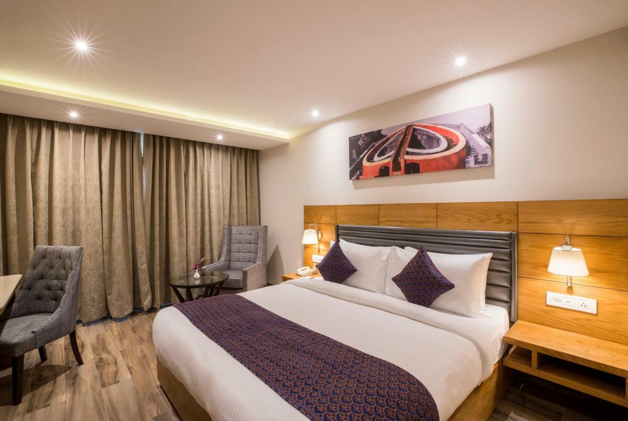Regenta Central Cassia Zirakpur Chandigarh Bagian luar foto