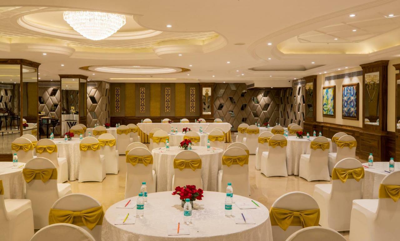 Regenta Central Cassia Zirakpur Chandigarh Bagian luar foto