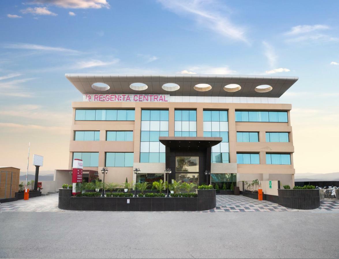 Regenta Central Cassia Zirakpur Chandigarh Bagian luar foto