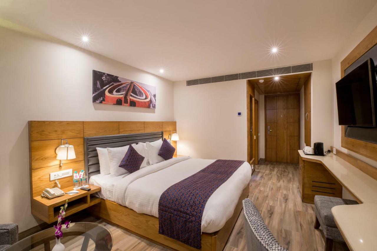 Regenta Central Cassia Zirakpur Chandigarh Bagian luar foto