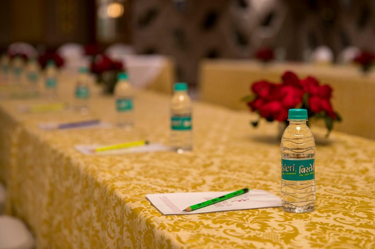 Regenta Central Cassia Zirakpur Chandigarh Bagian luar foto