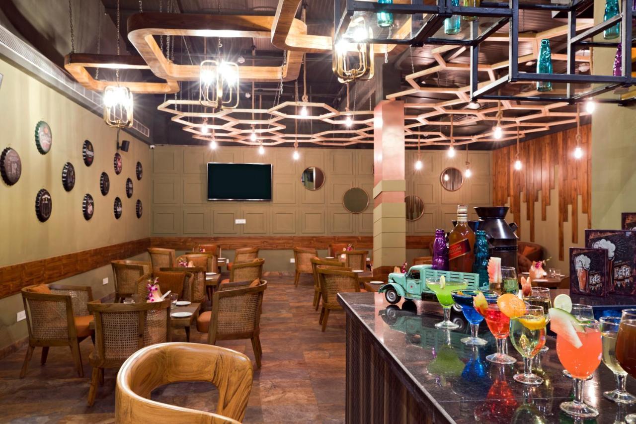 Regenta Central Cassia Zirakpur Chandigarh Bagian luar foto
